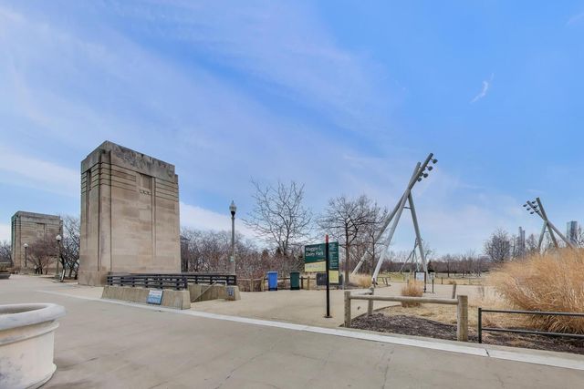 400 E RANDOLPH Street 2425, Chicago, IL 60601