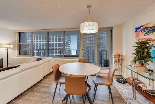 400 E RANDOLPH Street 2425, Chicago, IL 60601