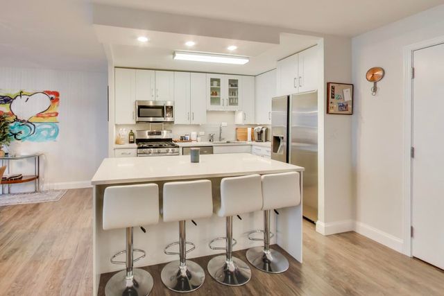 400 E RANDOLPH Street 2425, Chicago, IL 60601