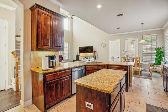 1001 Vineyard Drive, Euless, TX 76039