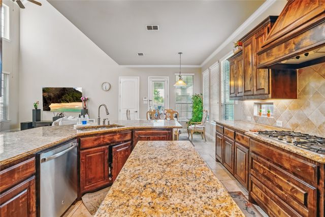 1001 Vineyard Drive, Euless, TX 76039