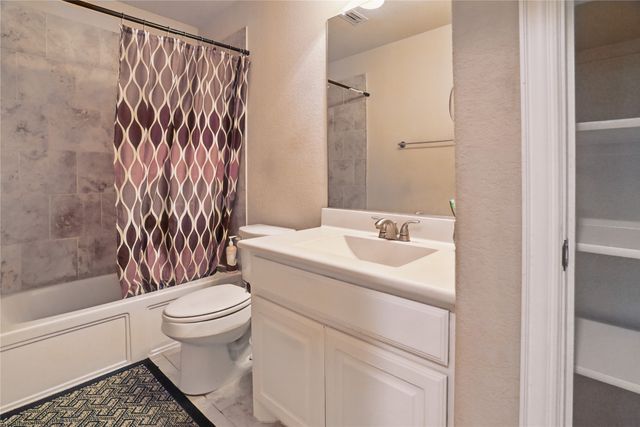 1001 Vineyard Drive, Euless, TX 76039