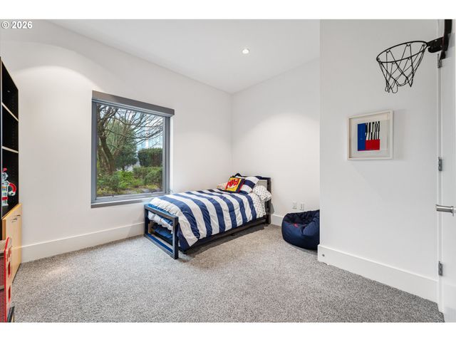 1001 Nw LOVEJOY St 208, Portland, OR 97209