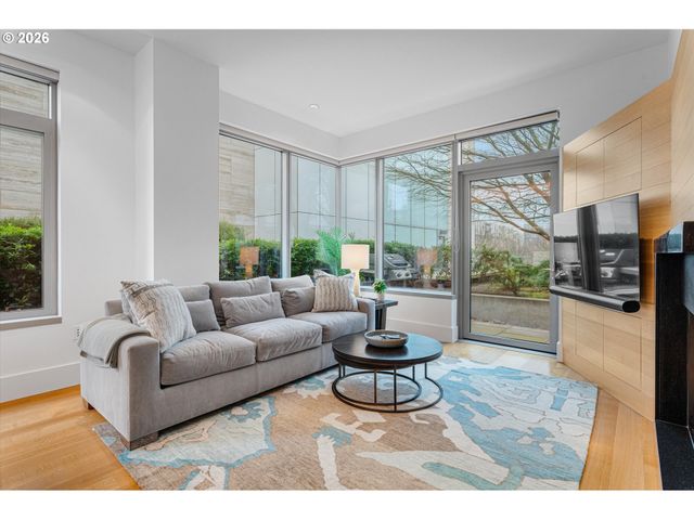 1001 Nw LOVEJOY St 208, Portland, OR 97209