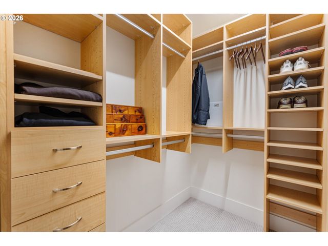 1001 Nw LOVEJOY St 208, Portland, OR 97209