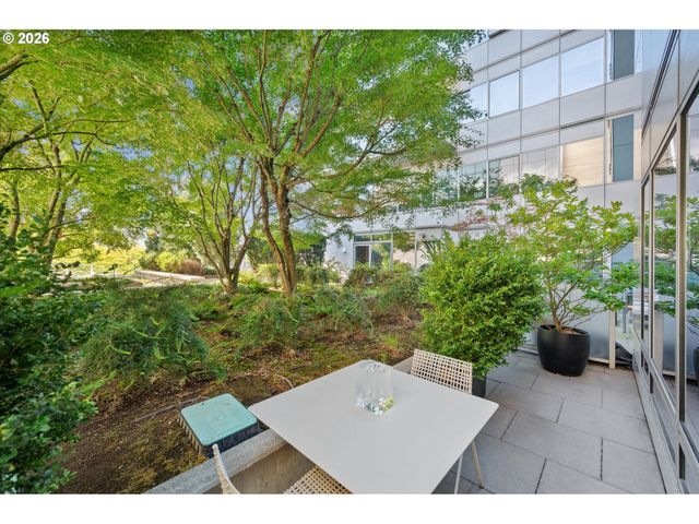 1001 Nw LOVEJOY St 208, Portland, OR 97209