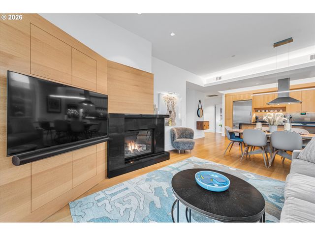 1001 Nw LOVEJOY St 208, Portland, OR 97209