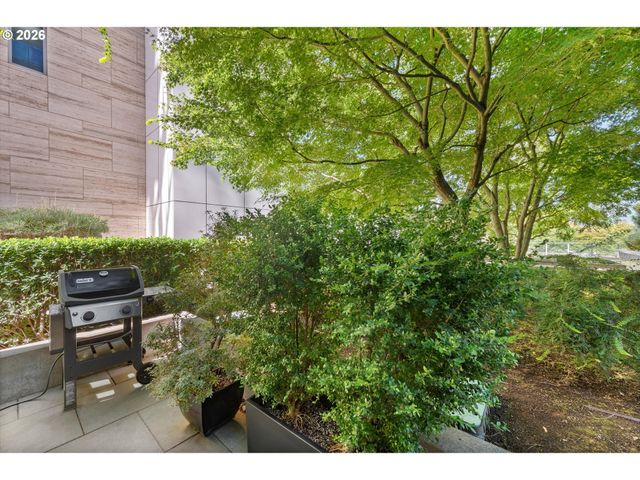 1001 Nw LOVEJOY St 208, Portland, OR 97209