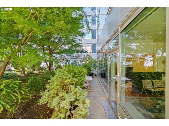 1001 Nw LOVEJOY St 208, Portland, OR 97209