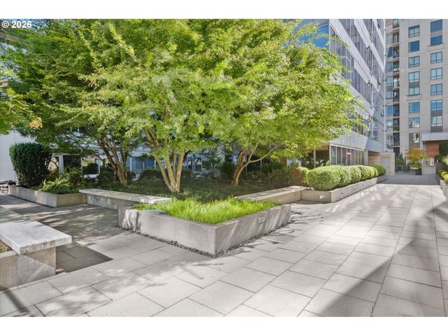 1001 Nw LOVEJOY St 208, Portland, OR 97209