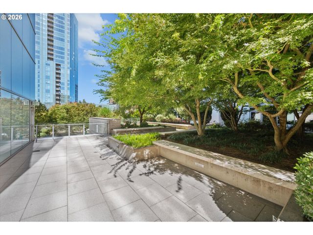 1001 Nw LOVEJOY St 208, Portland, OR 97209