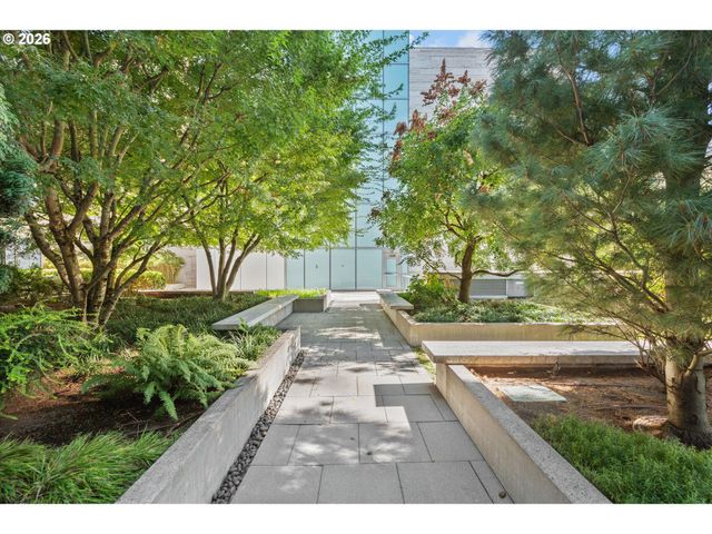 1001 Nw LOVEJOY St 208, Portland, OR 97209