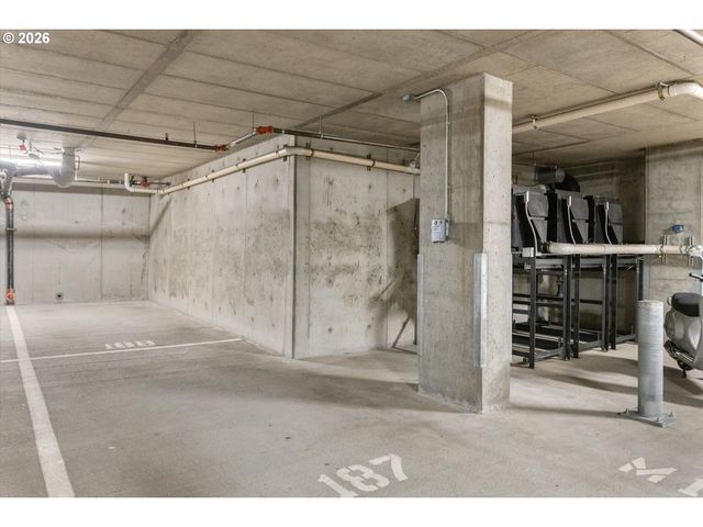 1001 Nw LOVEJOY St 208, Portland, OR 97209