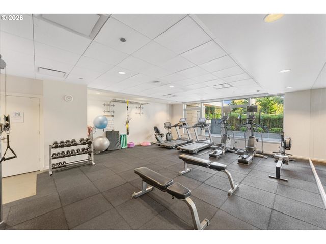 1001 Nw LOVEJOY St 208, Portland, OR 97209