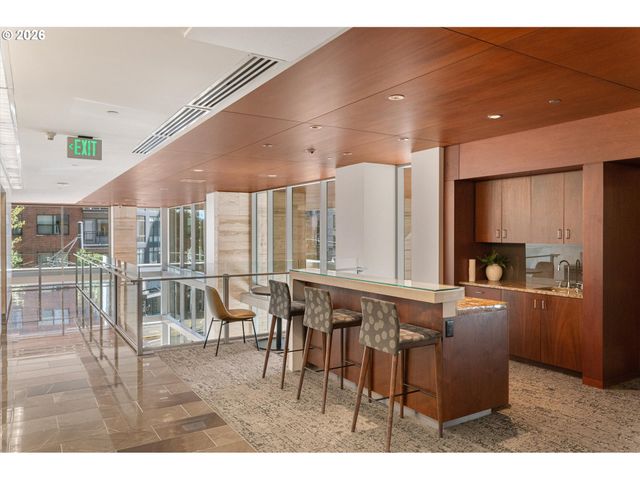 1001 Nw LOVEJOY St 208, Portland, OR 97209