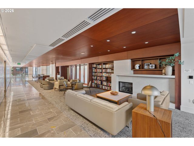 1001 Nw LOVEJOY St 208, Portland, OR 97209