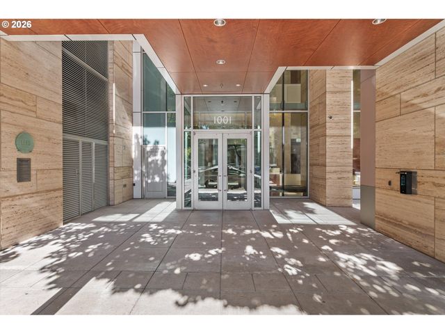1001 Nw LOVEJOY St 208, Portland, OR 97209