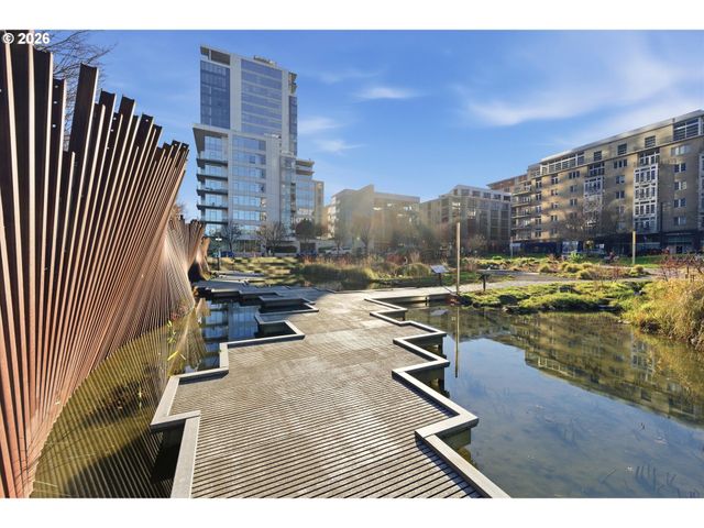 1001 Nw LOVEJOY St 208, Portland, OR 97209