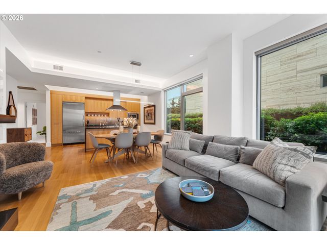 1001 Nw LOVEJOY St 208, Portland, OR 97209