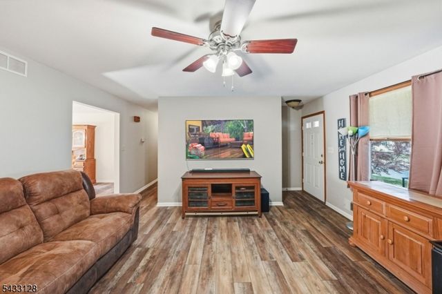 5 N 13Th Ave, Manville Boro, NJ 08835