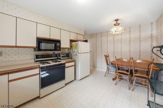 5 N 13Th Ave, Manville Boro, NJ 08835