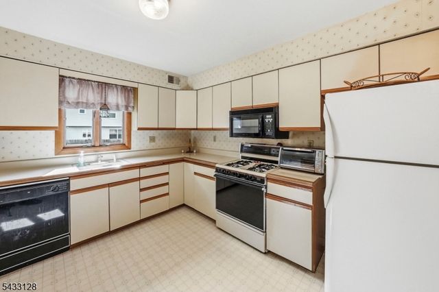 5 N 13Th Ave, Manville Boro, NJ 08835