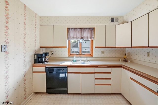 5 N 13Th Ave, Manville Boro, NJ 08835
