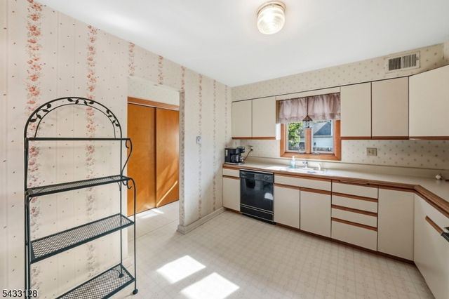5 N 13Th Ave, Manville Boro, NJ 08835