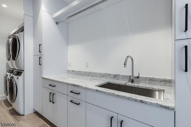 1 Juniper Pointe Trail, Green Brook Twp., NJ 08812