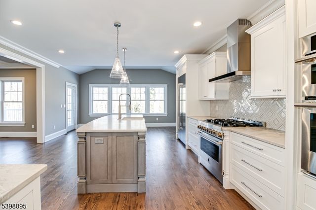 1 Juniper Pointe Trail, Green Brook Twp., NJ 08812