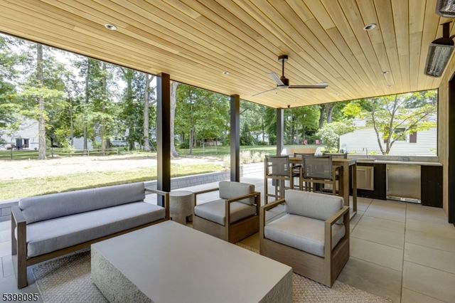 1 Juniper Pointe Trail, Green Brook Twp., NJ 08812