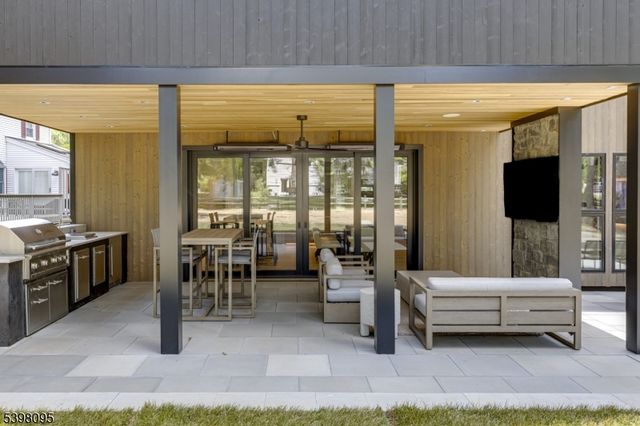 1 Juniper Pointe Trail, Green Brook Twp., NJ 08812