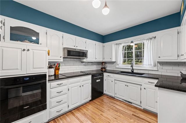 6829 Lakeshore Drive, Raytown, MO 64133