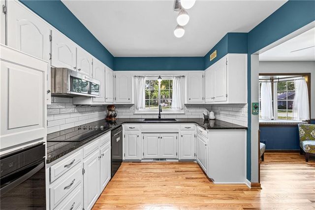 6829 Lakeshore Drive, Raytown, MO 64133