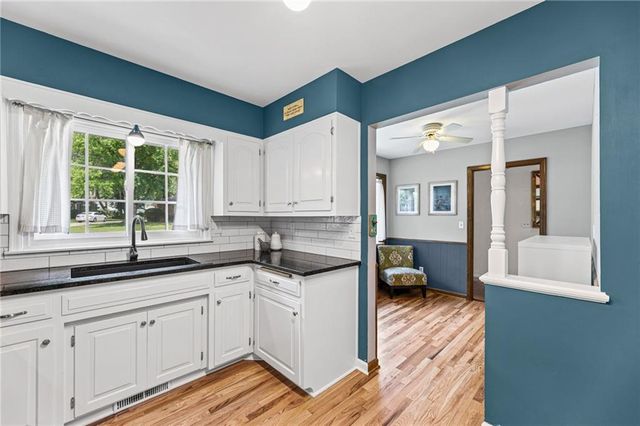 6829 Lakeshore Drive, Raytown, MO 64133