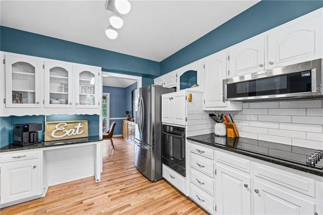 6829 Lakeshore Drive, Raytown, MO 64133