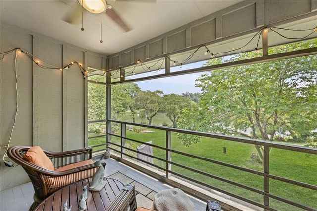 6829 Lakeshore Drive, Raytown, MO 64133