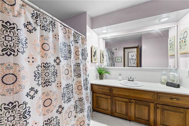 6829 Lakeshore Drive, Raytown, MO 64133
