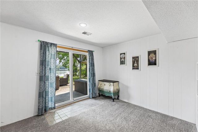 6829 Lakeshore Drive, Raytown, MO 64133