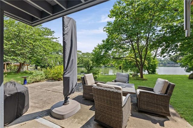 6829 Lakeshore Drive, Raytown, MO 64133