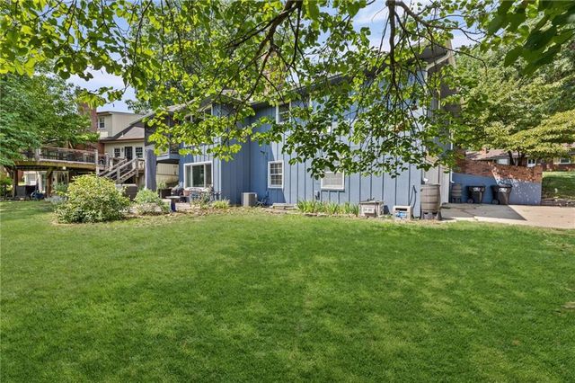 6829 Lakeshore Drive, Raytown, MO 64133