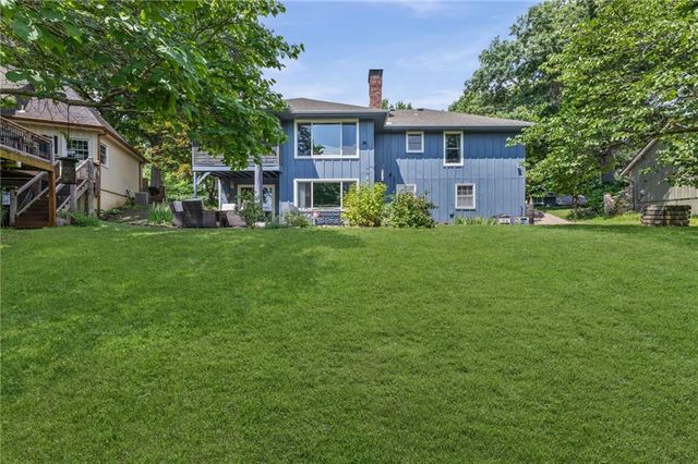 6829 Lakeshore Drive, Raytown, MO 64133