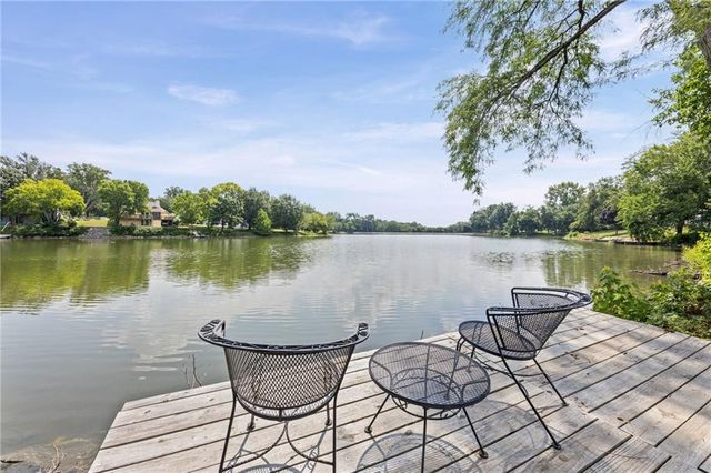 6829 Lakeshore Drive, Raytown, MO 64133