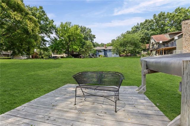 6829 Lakeshore Drive, Raytown, MO 64133