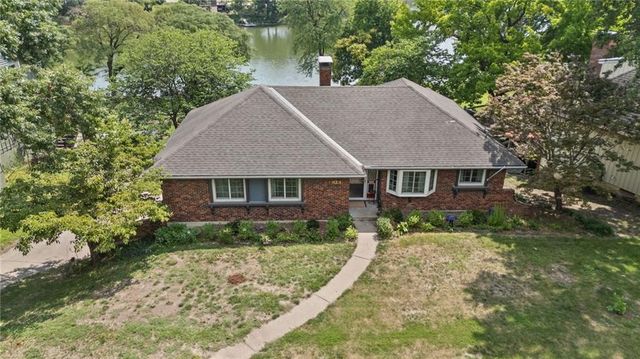 6829 Lakeshore Drive, Raytown, MO 64133