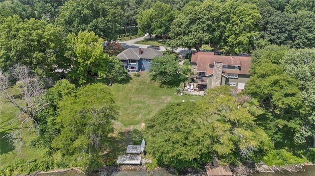 6829 Lakeshore Drive, Raytown, MO 64133