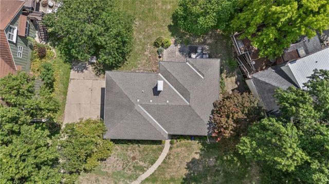 6829 Lakeshore Drive, Raytown, MO 64133