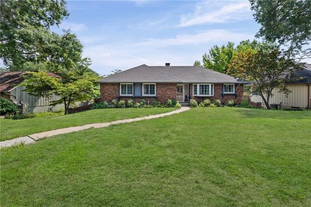 6829 Lakeshore Drive, Raytown, MO 64133