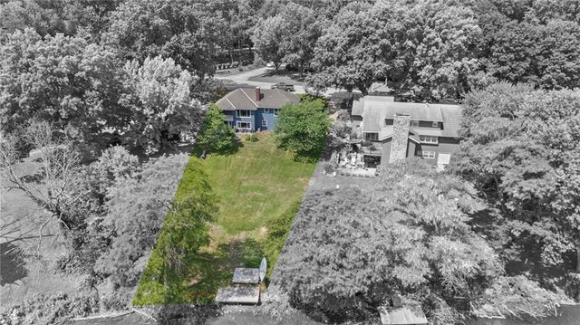6829 Lakeshore Drive, Raytown, MO 64133