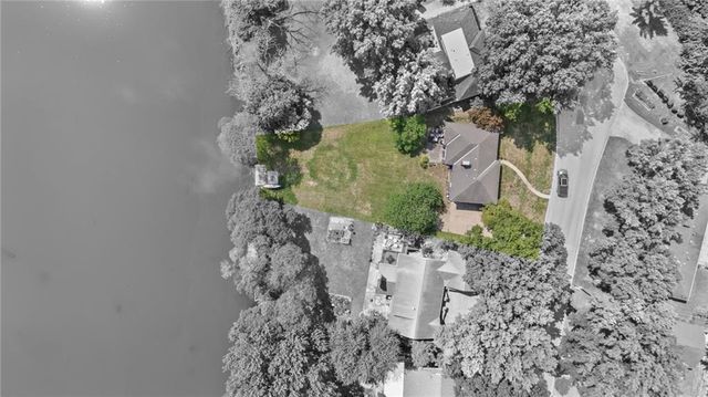 6829 Lakeshore Drive, Raytown, MO 64133